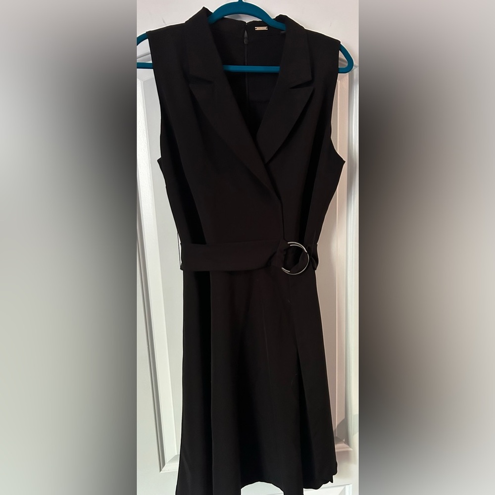 T Tahari black sleeveless belted wrap dresses